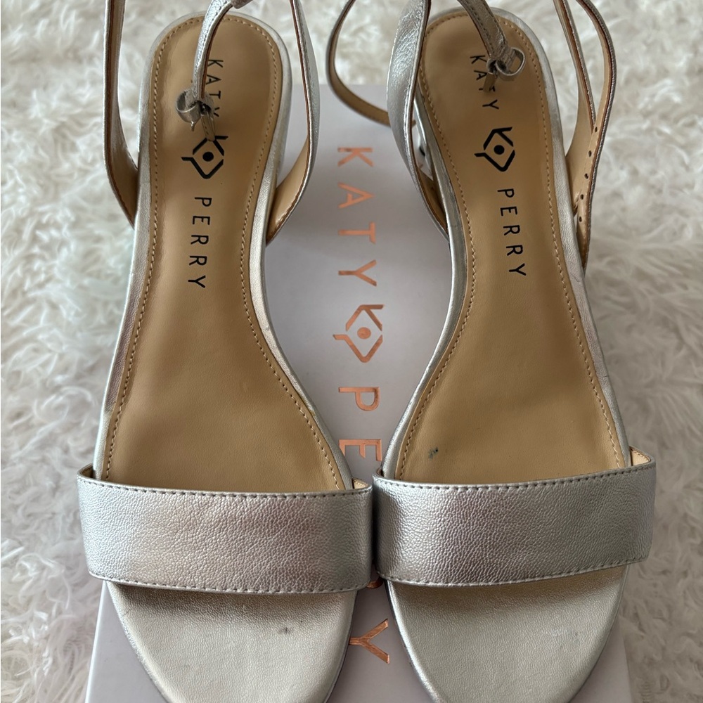 Katy Perry Collections Silver Sandals Elegant Open-Toe Design
Clean wore twice - Picture 3 of 9